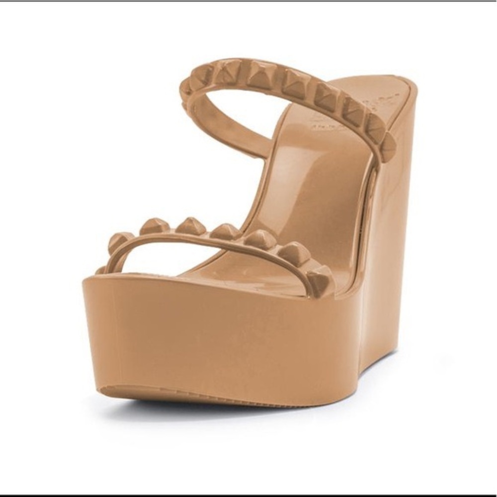 Carmen Sol Tonino Wedge NWT - NUDE Size 8